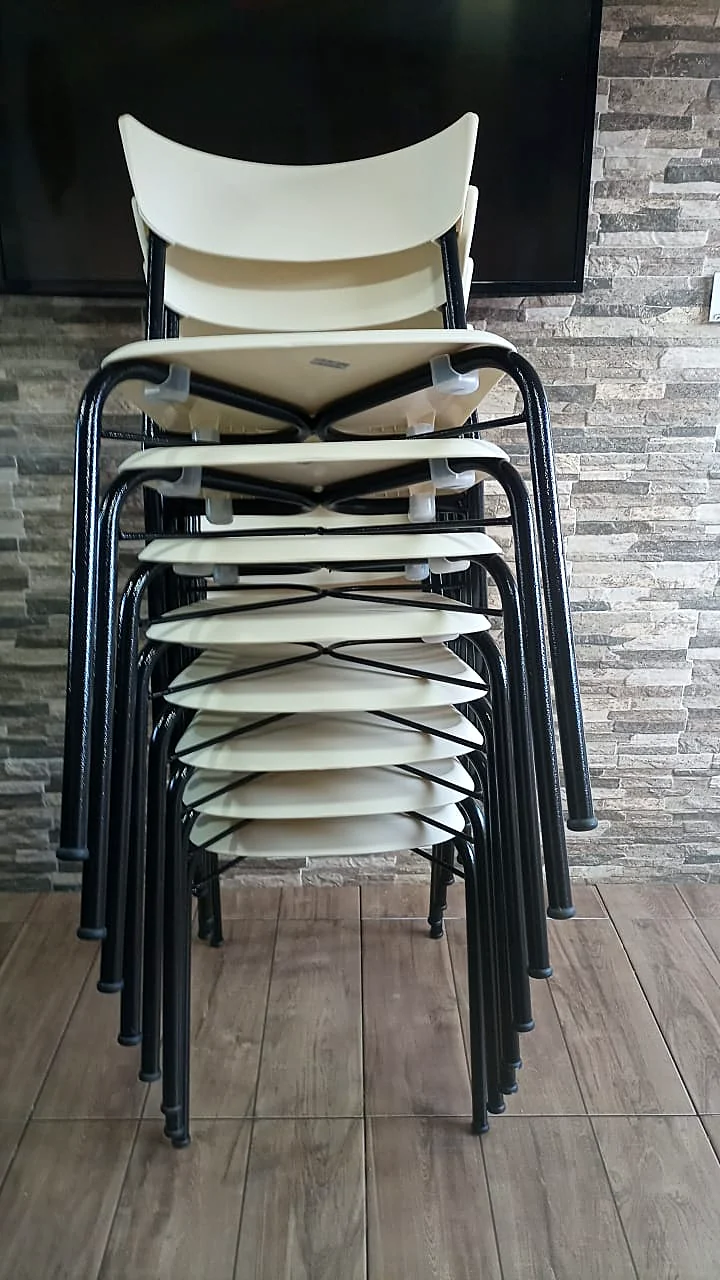 Cadeiras empilháveis creme para refeitório de empresa, Chair & Table