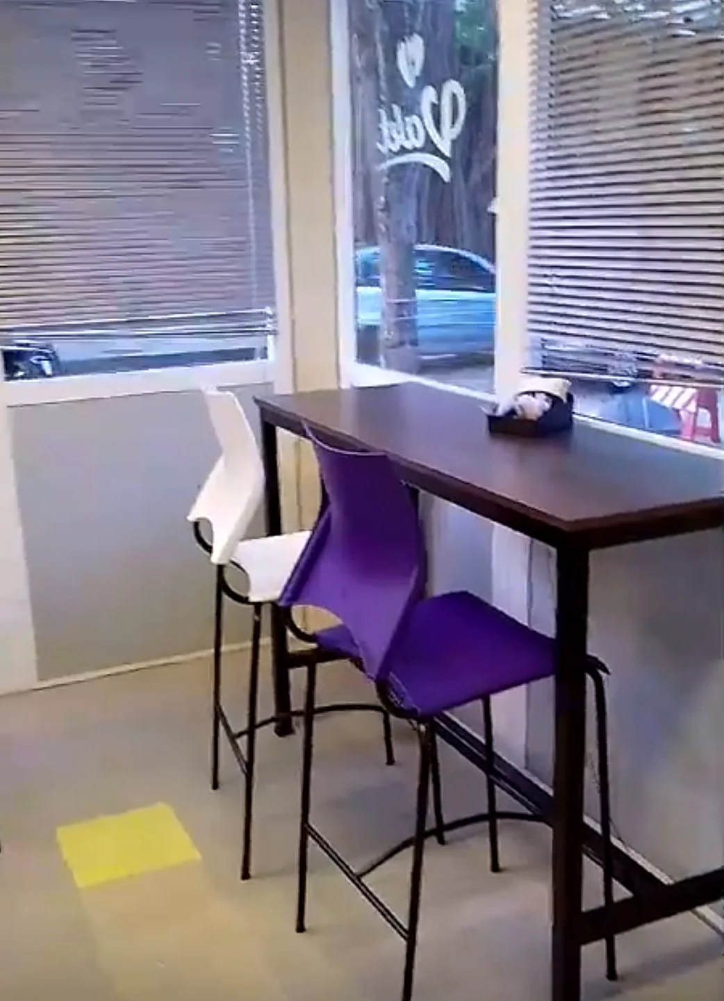 Mesa alta com banquetas, Chair & Table
