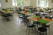 Mesas e cadeiras para refeições