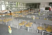 Mesas e cadeiras para refeitórios