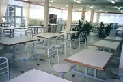 Mesas fixas para refeitórios industriais