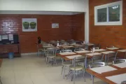 Conjunto de mesas e cadeiras para restaurantes