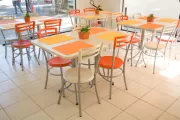 Mesas e cadeiras para restaurantes industriais