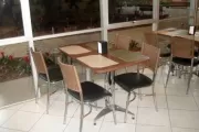 Cadeiras e mesas para restaurantes